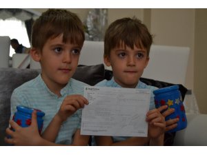 Yedi yaşındaki ikizler bisiklet paralarını Milli Dayanışma’ya bağışladı