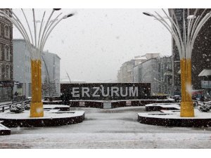 Erzurum’a Nisan’da kar yağdı