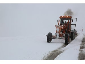 Tunceli’de kar yağışı etkili oldu, 32 köy yolu kapandı