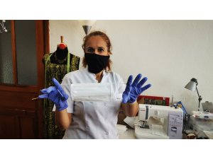 Marmarisli öğretmenler Korona virüsle mücadele için evlerinde maske üretiyor