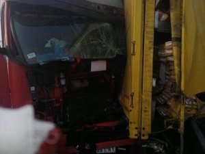Bulgaristan’da 22 tır zincirleme kaza yaptı: 1 ölü
