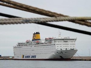 Yunanistan'da karantinaya alınan gemideki 65 Türk yolcunun koronavirüs testi pozitif