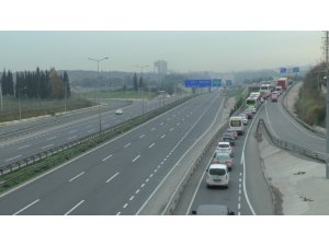 Kocaeli-İstanbul sınırında kilometrelerce araç kuyruğu oluştu
