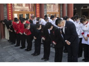 Çin’de hayatını kaybedenler için 3 dakikalık saygı duruşu