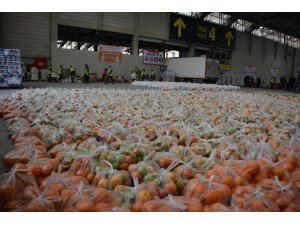 “BizVarız” gönüllüleri gıda paketi hazırladı
