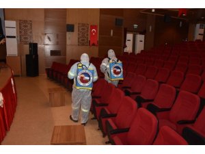 Ceyhan’da seçimin yapılacağı salon dezenfekte edildi