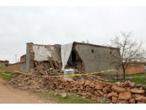 Çöken kerpiç evin altında kalarak hayatını kaybeden kardeşler toprağa verildi