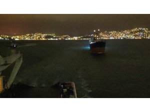 Şile açıklarında fırtına nedeniyle sürüklenen geminin kurtarılma anı kamerada