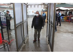 Burhaniye’de belediye kendi imkanlarıyla dezenfektan tüneli yaptı