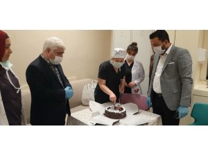 Sağlık çalışanlarına pasta sürprizi