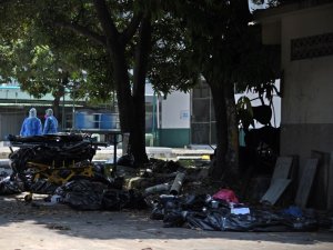Ekvador'da koronavirüs nedeniyle hayatını kaybedenlerin cesetleri sokaklara bırakıldı