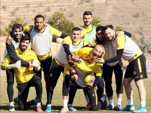 Yeni Malatyasporlu futbolcular taraftara seslendi