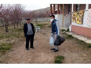 Adilcevaz Belediyesi ekipleri hasta ve yaşlıların yardımına koşuyor