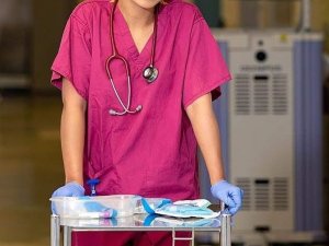 Güzellik kraliçesi doktorluğa döndü