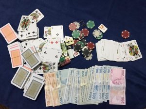 Villaya baskında kumar oynayan 13 kişiye 57 bin 200 TL para cezası