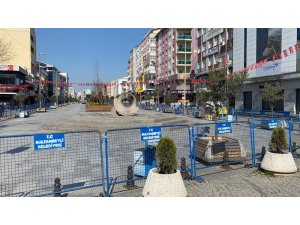 Sultanbeyli Kent Meydanı korona virüs tedbirleri kapsamında yaya trafiğine kapatıldı