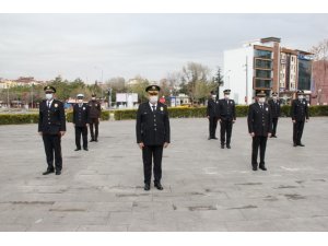 Sosyal mesafe ile Atatürk Anıtı’na çelenk sunumu yapıldı