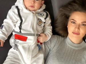 "Sen gülünce içimde çiçekler açıyor"