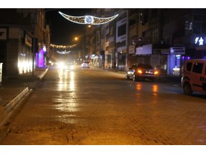 Reyhanlı’da sokağa çıkma kısıtlaması biter bitmez vatandaşlar benzin istasyonlarına ve marketlere akın etti