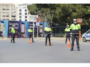 DÜZELTME: İzmir’de sokağa çıkma kısıtlamalarına uymayan bin 467 kişiye 2 milyon 918 bin lira ceza kesildi