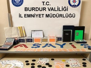 Burdur’da kumar oynayan 14 kişiye 44 bin 100 TL para cezası
