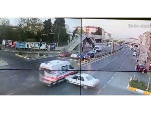 Ambulansla otomobilin kaza anı kameralarda