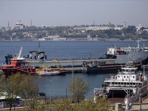 Gemi çalışanlarının 1 Mayıs Emek ve Dayanışma Günü gemi düdükleriyle kutlandı