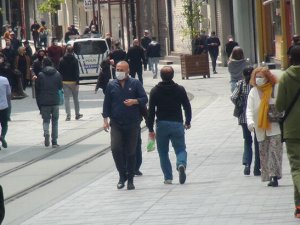 Taksim Meydanı ve İstiklal Caddesi'nde maske zorunluluğu getirildi