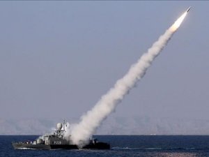 İran savaş gemisi yanlışlıkla bir başka savaş gemisini vurdu