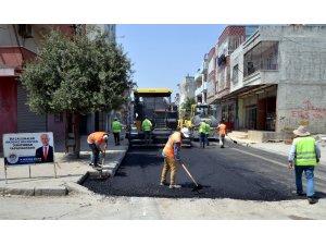 Akdeniz’de asfalt ve yol açma çalışmaları sürüyor