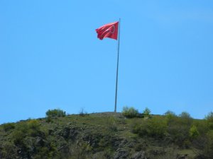 Dev Türk bayrağı yenilendi