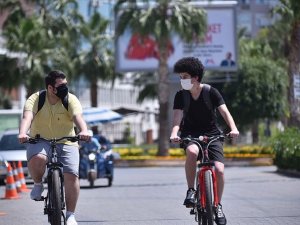 15-20 yaş arasındaki gençler uzun zaman sonra ilk kez sokağa çıktı