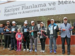 Atatürk Üniversitesi mezunlarıyla iletişimini güçlendiriyor