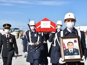Kars'ta şehit olan Bölük Komutanı Yüzbaşı Ferhat Çiftçi için tören