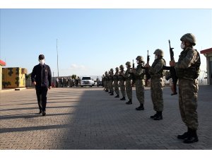 Milli Savunma Bakanı Akar ve kuvvet komutanları Suriye sınırında