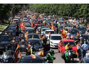 İspanya’da korona kısıtlamalarına “araçlı” protesto