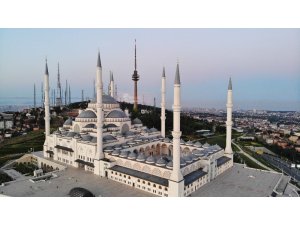 Çamlıca Camii bu sene Ramazan Bayramı’nda boş kaldı