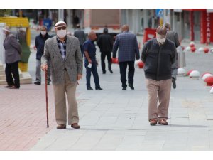 Karaman’da 65 yaş üstü vatandaşlar iznin tadını çıkardı