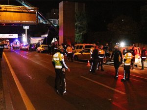 Ankara'da polis uygulama noktasında durmayan alkollü sürücü kazaya neden oldu: 6'sı polis, 7 kişi yaralandı