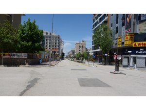 Van’da cadde ve sokaklar boş kaldı