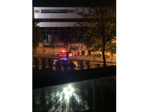 Sancaktepe’de korkutan kaza; Polis aracı yan yattı