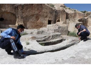 Kapadokya’da 2 bin yıllık mezar büyük ilgi çekiyor