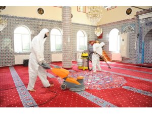 Balçova’da ibadete açılacak camilere toplu temizlik