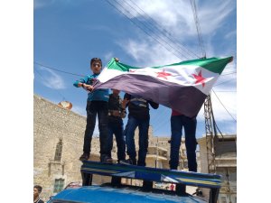 Halep’te rejim ve terör örgütleri protesto edildi