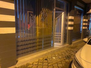 Turgutlu’da iki dükkana saldırı