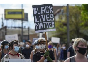 ABD’de siyahı vatandaşın polis şiddetiyle ölümü protesto edildi