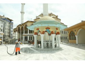 Küçükçekmece’de camiler dezenfekte edildi