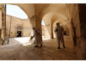 Mardin’de ibadete açılacak camiler dezenfekte edildi