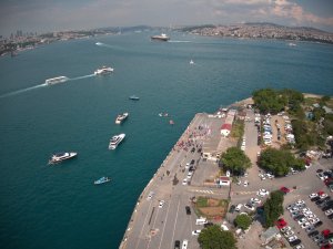Gençlik ve Spor Bakanı Kasapoğlu, Türk bayraklı tekneleri selamladı