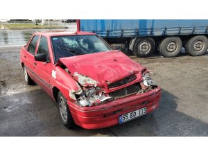 Samsun’da otomobil tıra çarptı: 1 yaralı